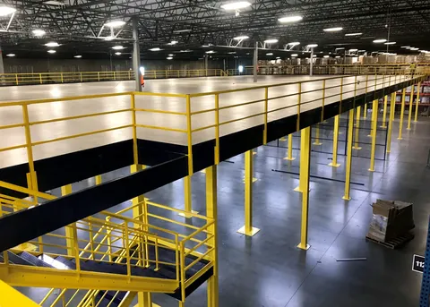 Large mezzanine built inside a distribution center